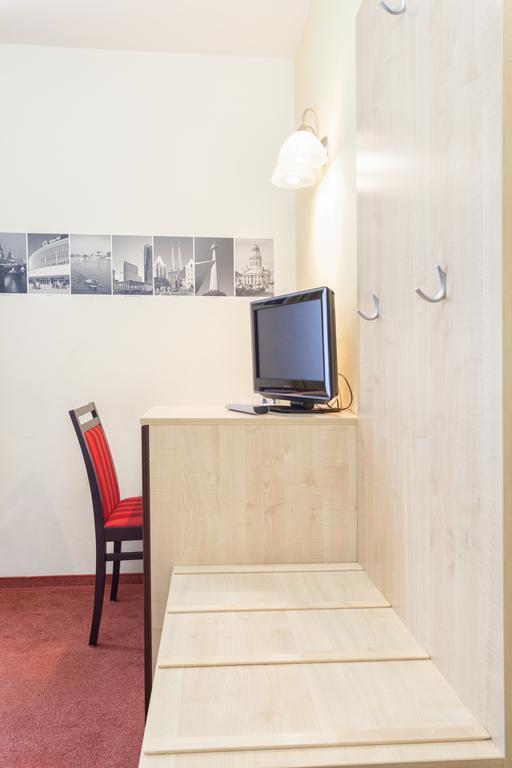 Hotel Mit-Mensch Berlin Exterior photo