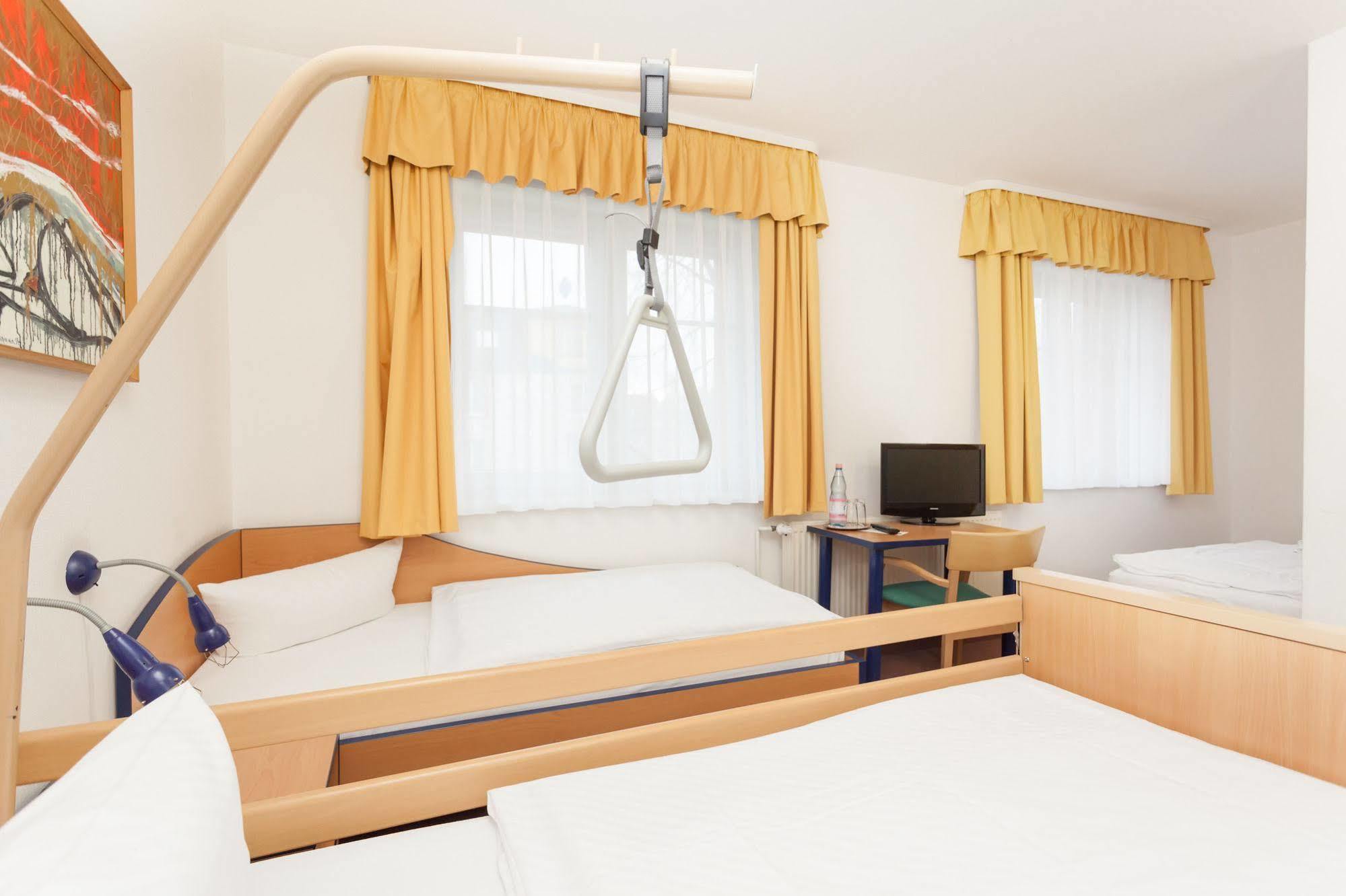Hotel Mit-Mensch Berlin Exterior photo